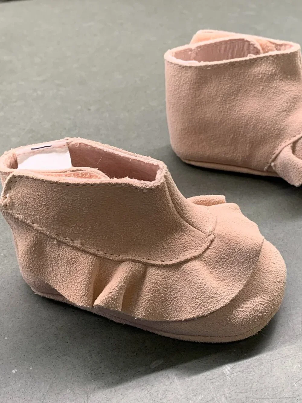 Janie and Jack Blush Pink Suede Ruffle Crib Shoes Baby Size 3-6 Months